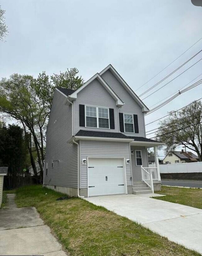 Building Photo - 300 Saunders Ave