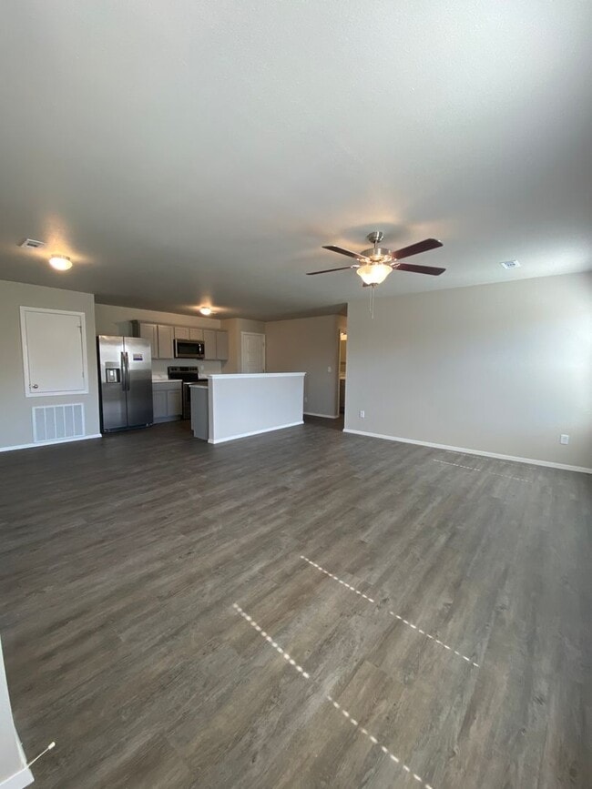 Building Photo - *Pre-leasing* Three Bedroom | Two Bathroom...