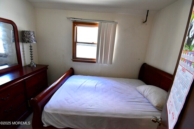 Building Photo - 13 Danby Pl