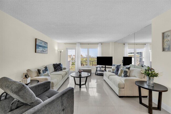 Building Photo - 405 N Ocean Blvd