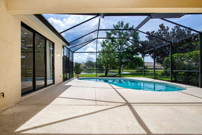 Building Photo - Luxurious Lakefront Living: Spacious 4-Bedroom Home with Pool and Guest Suite in Lakewood Ranch
