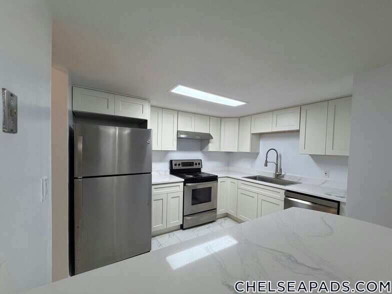 Building Photo - 165 Cottage St