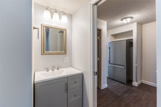 Building Photo - 9578 Vestal Pkwy W