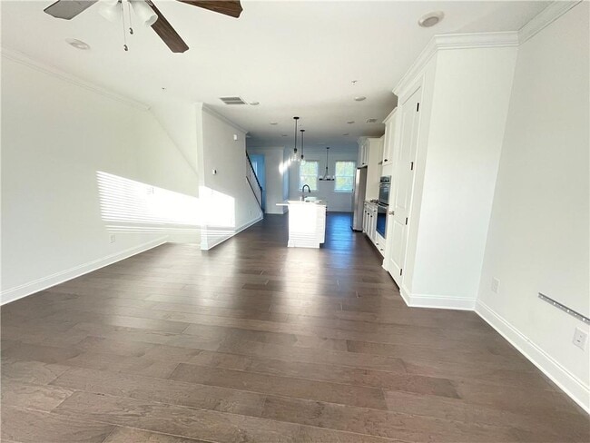 Building Photo - 6577 Beacon Dr