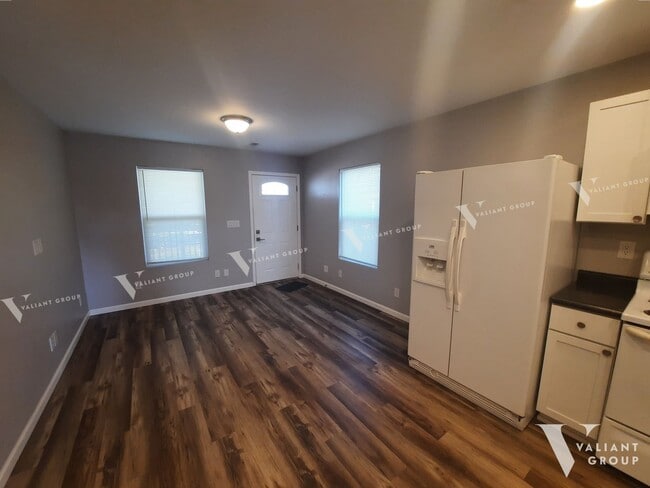 Building Photo - 2 Bedroom House for Rent | Easy Access to Kansas & Chestnut Expwy