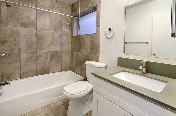 Building Photo - 726 Bush St