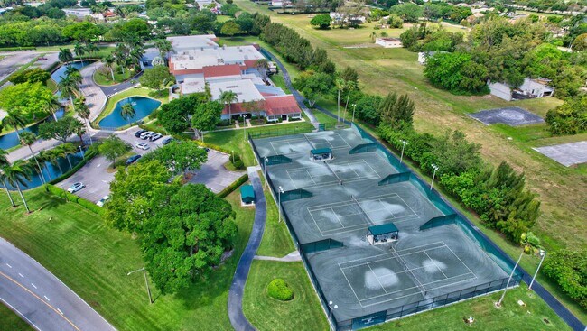Building Photo - 14905 Wedgefield Dr
