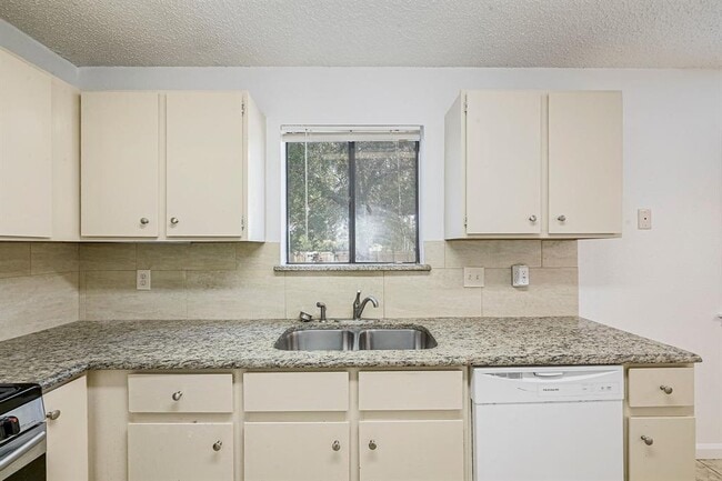 Building Photo - 1608 Morning Quail Dr