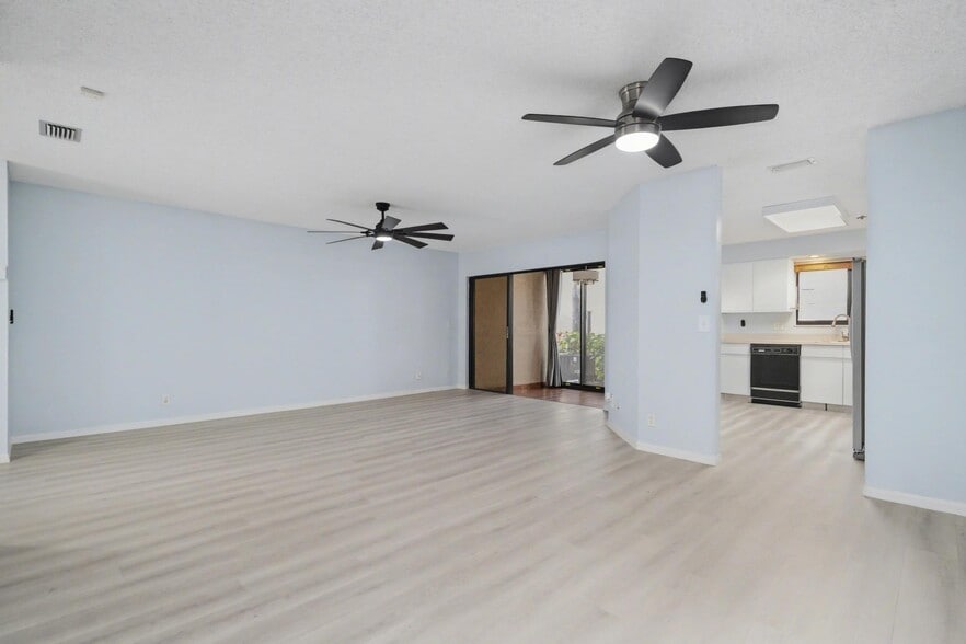 Building Photo - 3351 Emerald Oaks Dr