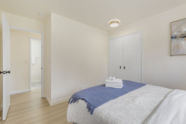 Building Photo - 12527 SE 52nd St