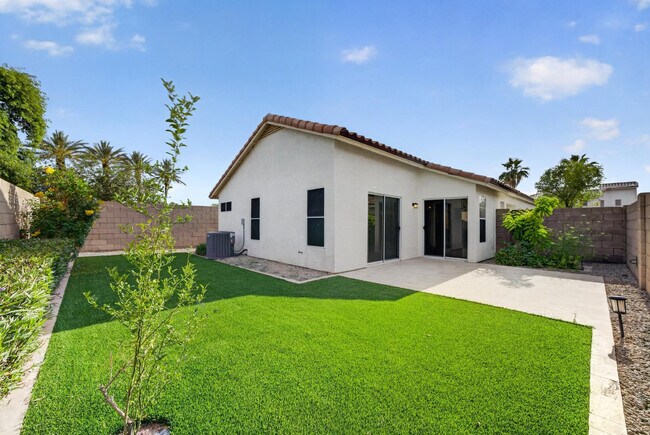 Building Photo - 2481 S Karen Dr