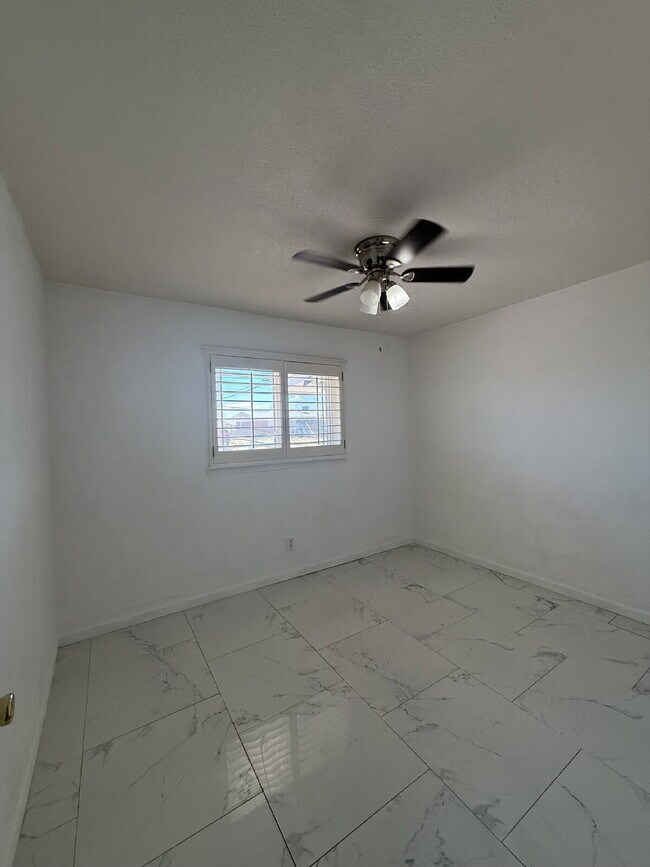 Building Photo - 5725 Wren Ave