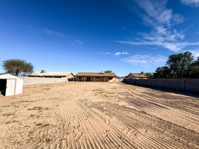 Building Photo - "Newly Renovated 4-Bedroom, 2 Bathroom Home in Yuma!"