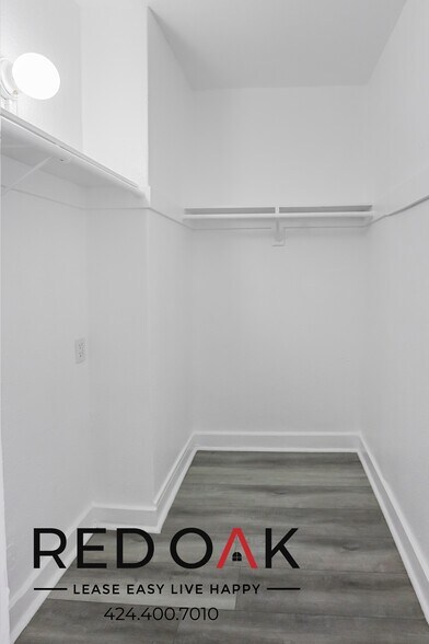 Building Photo - 687 Shatto Pl