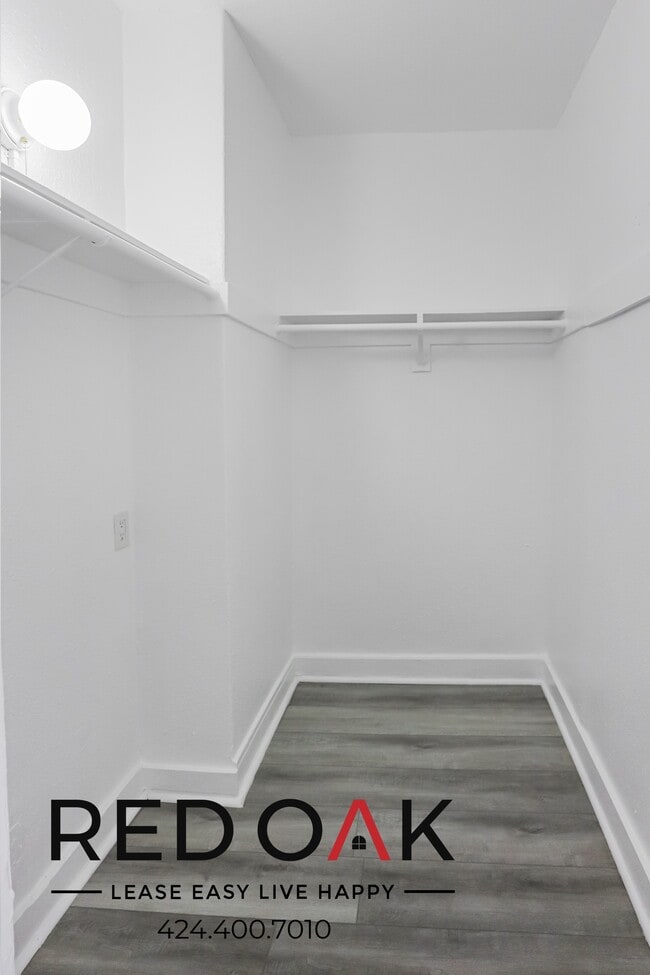 Building Photo - 687 Shatto Pl