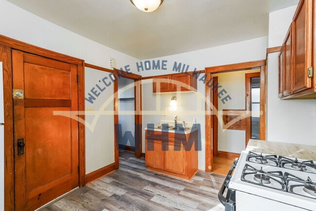 Building Photo - 3021 N 61st St