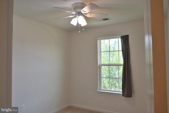 Building Photo - 8659 Rosecrans Ln