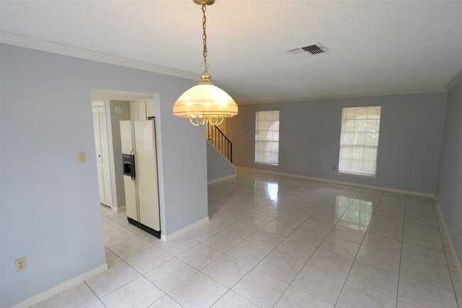 Building Photo - 19403 Long Lake Dr