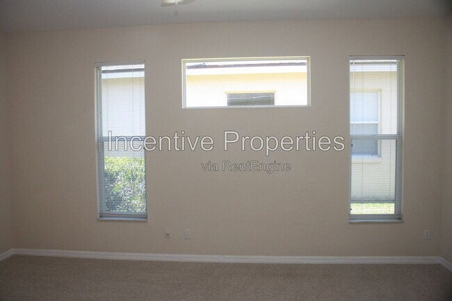 Building Photo - 817 Lakeworth Cir