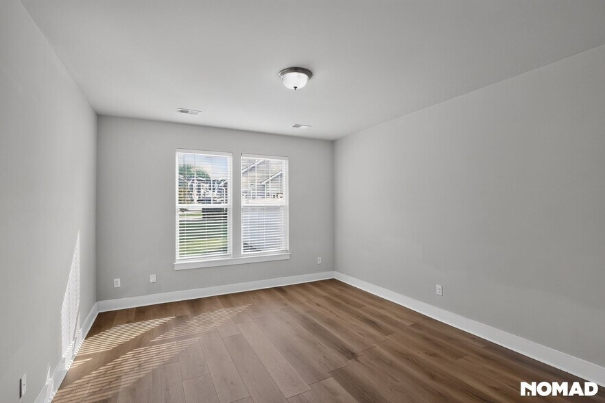 Building Photo - 201 Sprucewood Ct