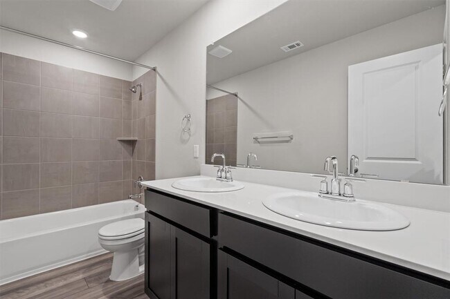 Building Photo - 528 Loriner Wy