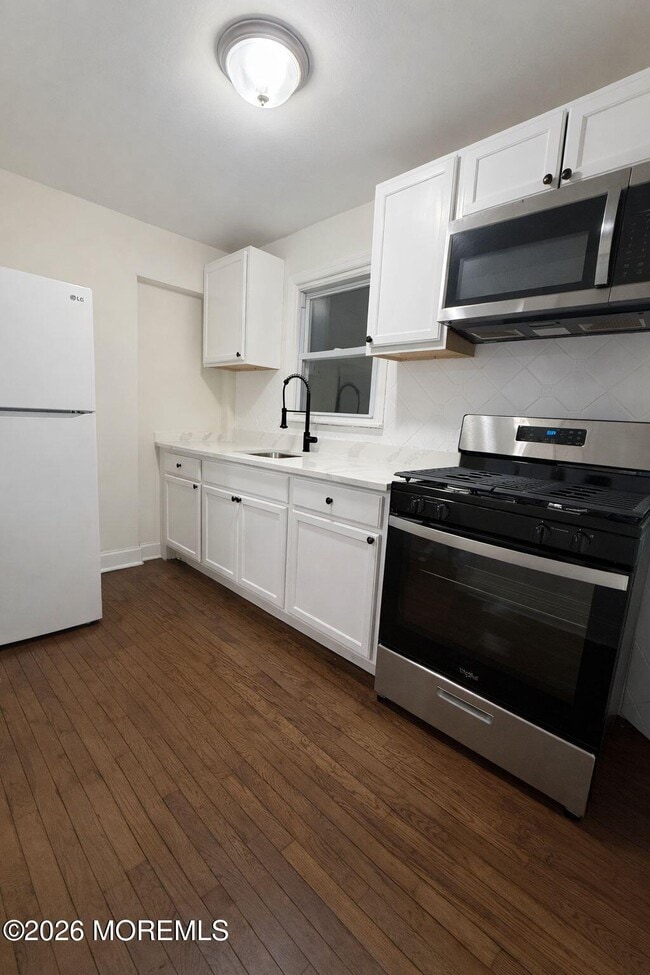 Building Photo - 303 Comstock St