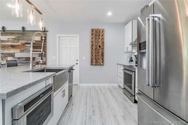 Building Photo - 1731 NE 172nd St