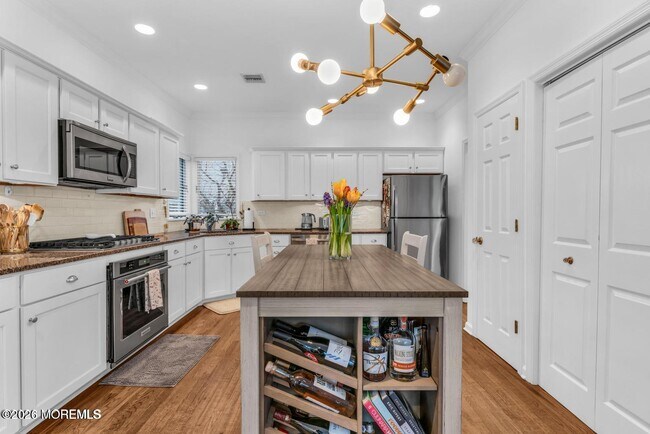 Building Photo - 6 Cook St