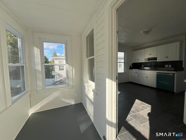 Building Photo - 158 Beechwood Ave