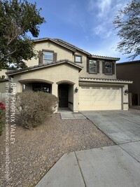 Building Photo - Open concept 4 bed / 2.5 bath home with NE...