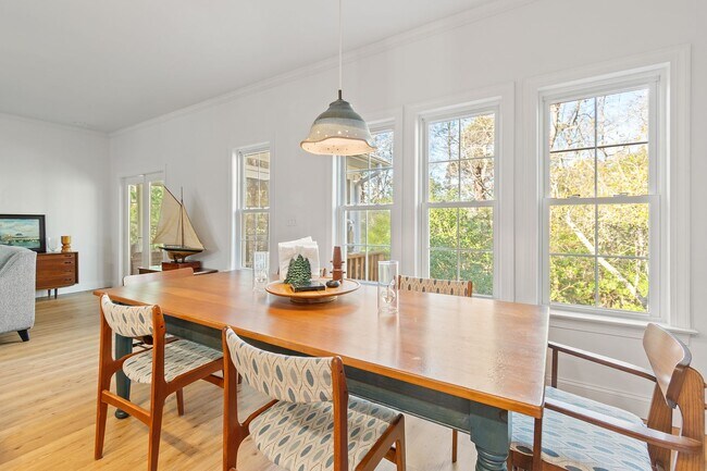 Building Photo - Amazing home in sought-after Winding River Plantation