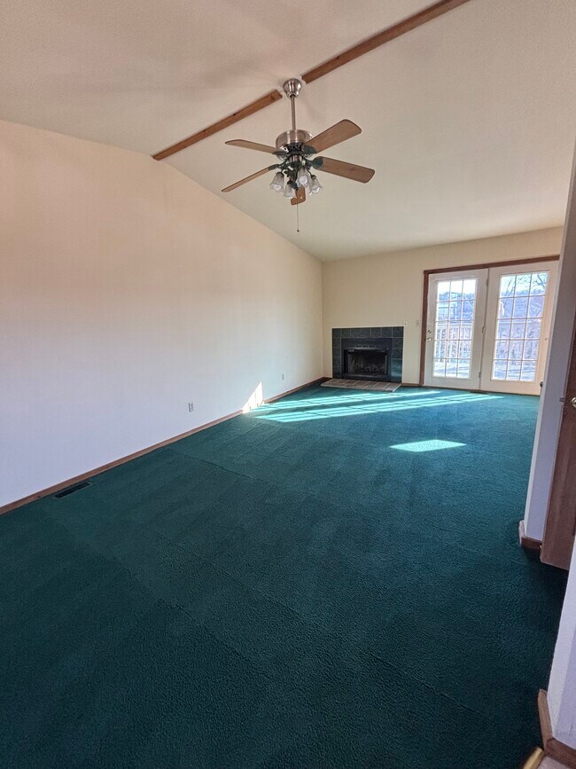 Building Photo - 284 Jefferson St