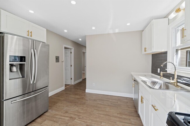 Building Photo - 24 Fremont St