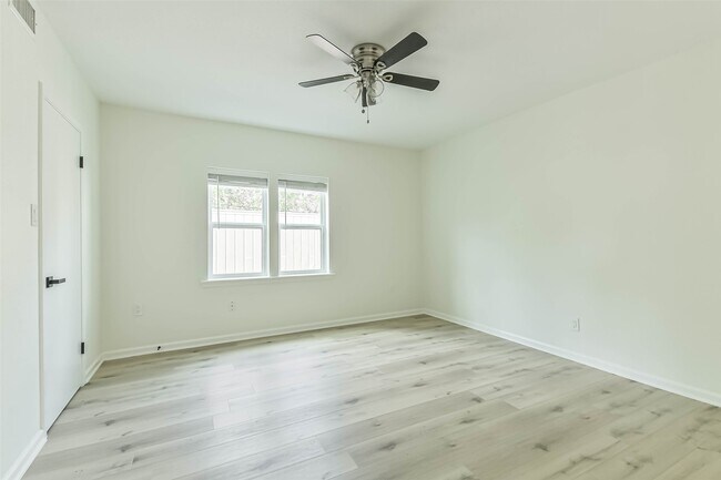 Building Photo - 5922 Fairdale Ln