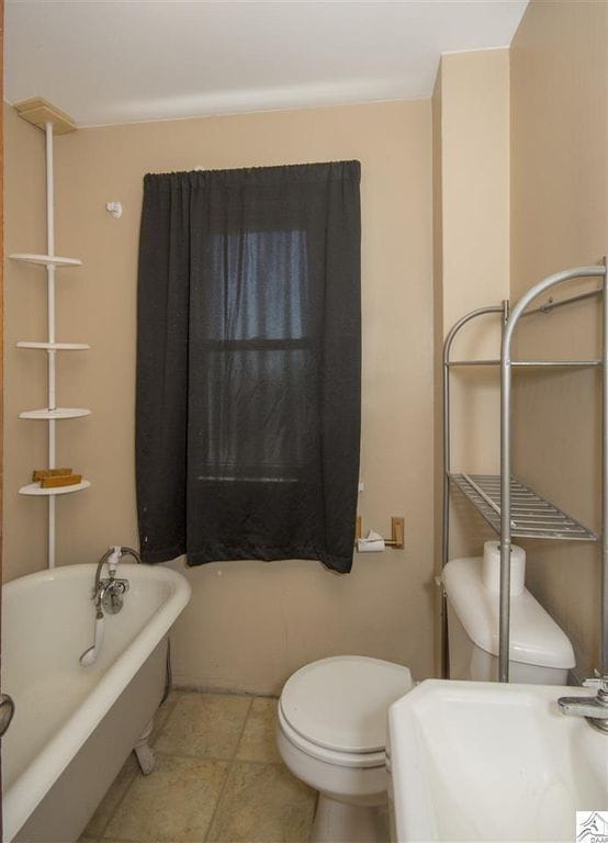 Building Photo - AVAILABLE JUNE 1ST- Terrific 3 Bed 2 Bath w/ Lake Views