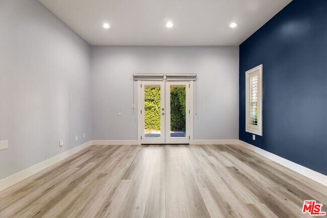 Building Photo - 1112 S Highland Ave