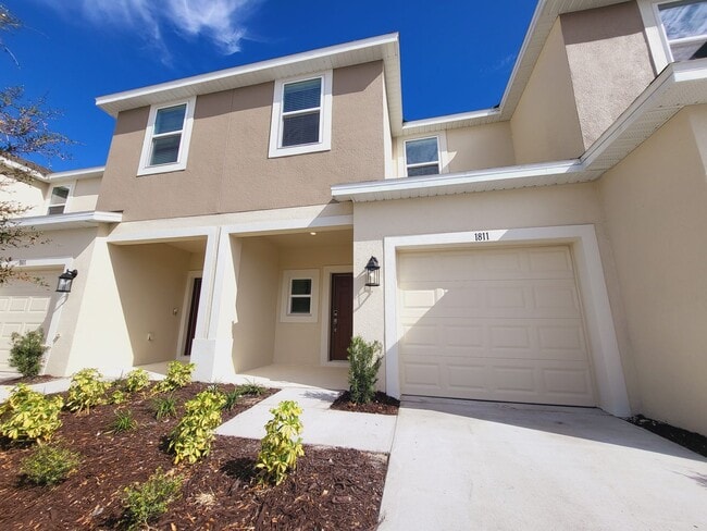 Building Photo - Gorgeous  3/2.5 Townhouse in St. Cloud