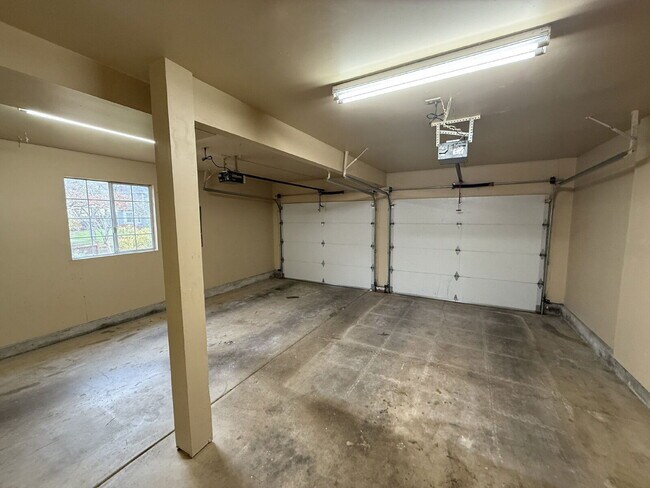 Building Photo - 2225 Marie Ln