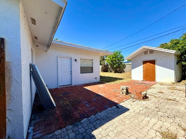 Building Photo - 1455 NE Silver Maple Way