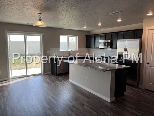 Building Photo - 7544 S Boysenberry Ave