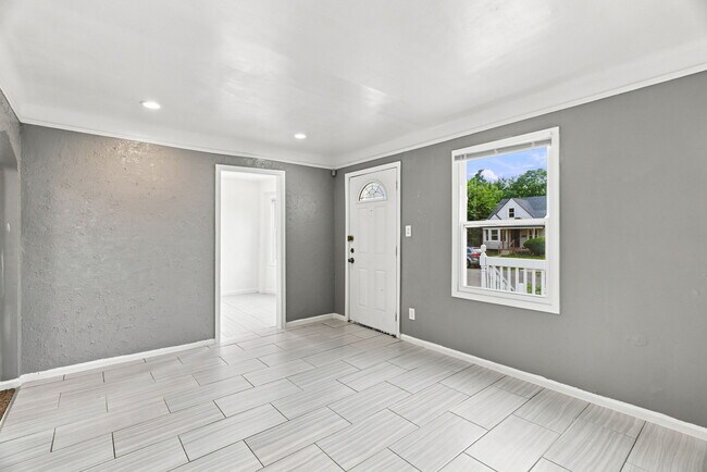 Building Photo - 8650 Greenview Ave