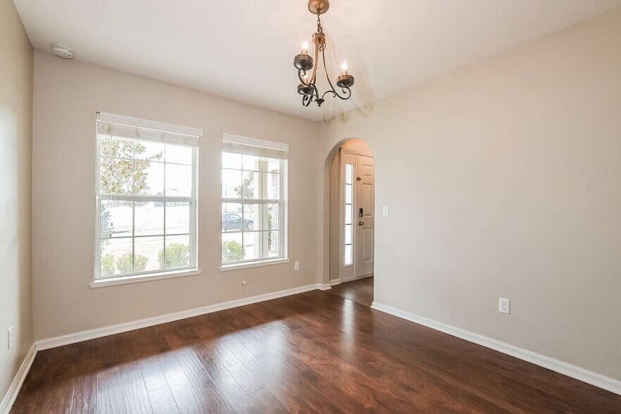 Building Photo - 7545 Sloewood Dr