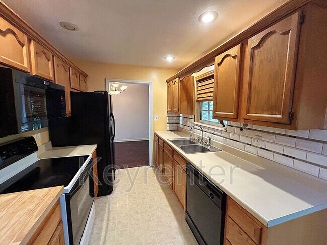 Building Photo - 4417 Fawnie Ln