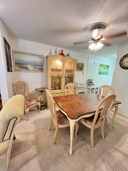 Dining Table (Available Seating for 6) - 333 SE Martin Ave