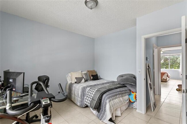 Building Photo - 7856 Dixie Beach Cir