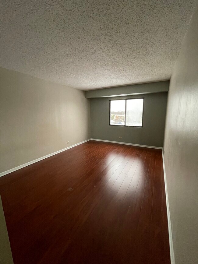 Building Photo - 450 Plum Creek Dr