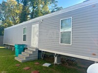 Building Photo - Charming tiny home located in Grand Coteau...