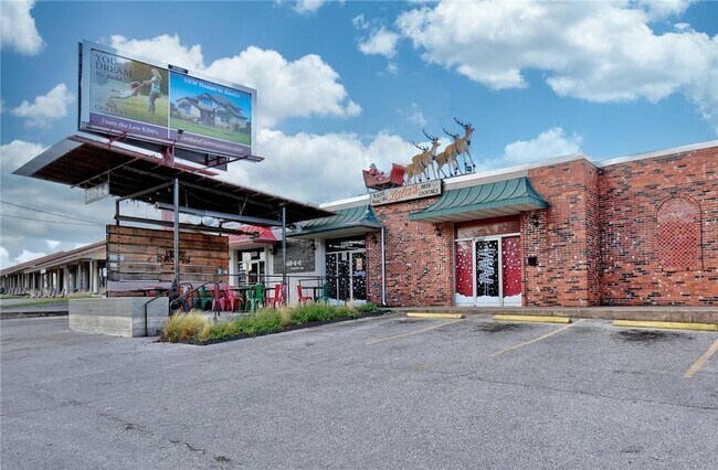 Building Photo - 8312 Bowling Green Dr