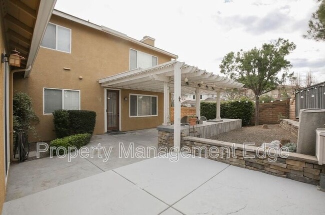 Building Photo - Birch Ct 38265