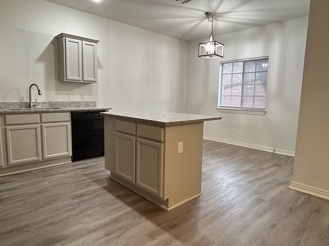 Building Photo - 774 W Breeze Cove